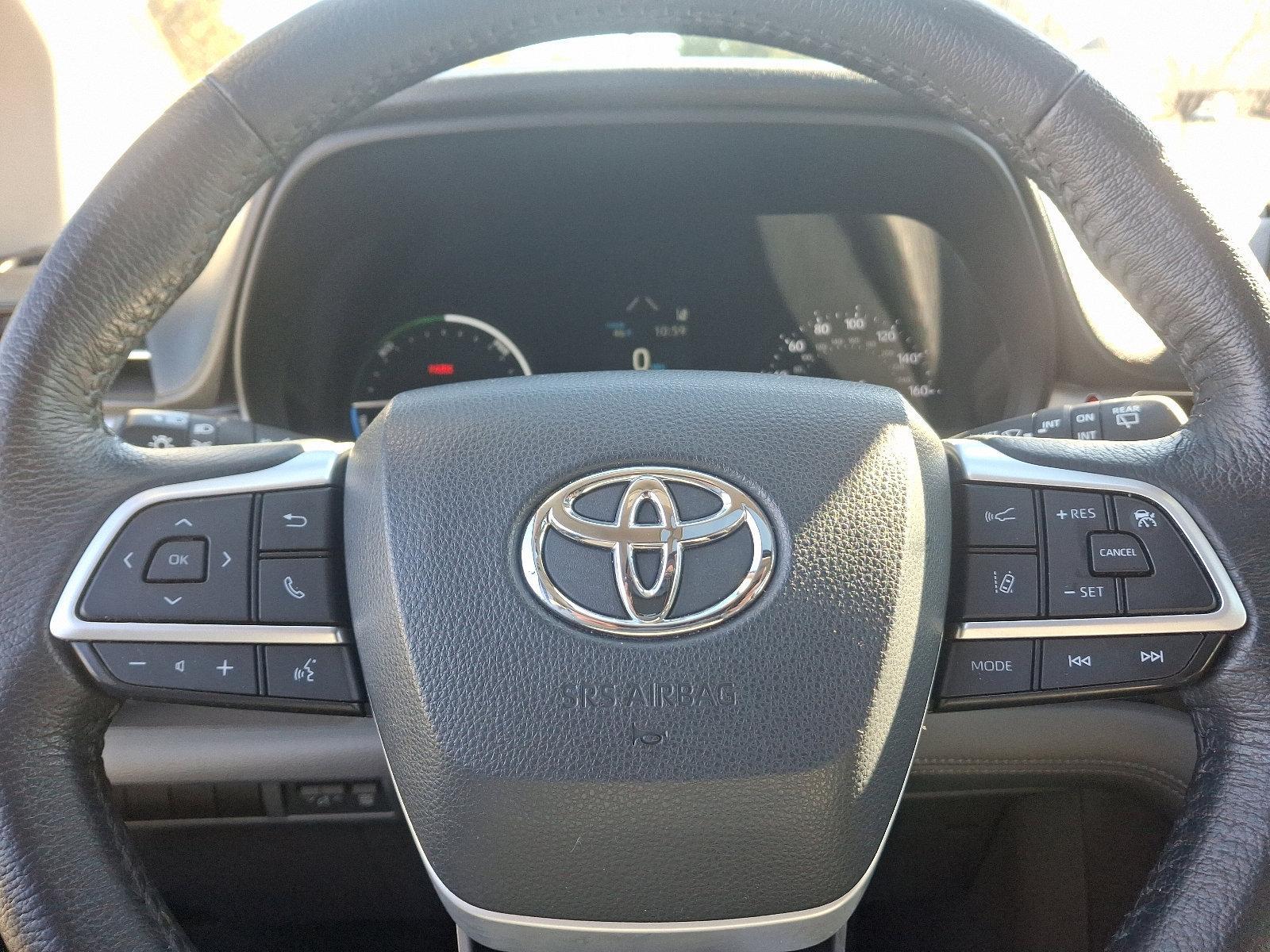 2022 Toyota Sienna Vehicle Photo in Trevose, PA 19053