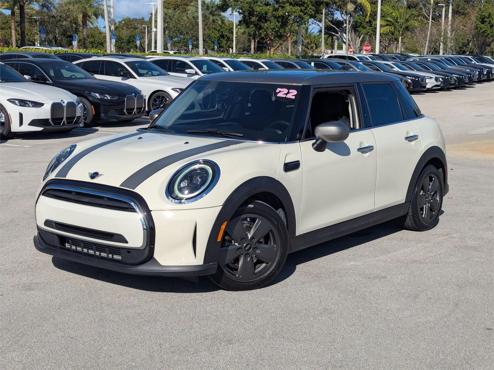 2022 MINI Cooper Hardtop 4 Door Vehicle Photo in Delray Beach, FL 33444