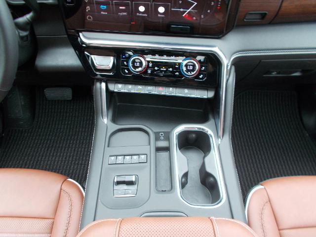 2025 GMC Sierra 2500 HD Vehicle Photo in LOWELL, MA 01852-4336
