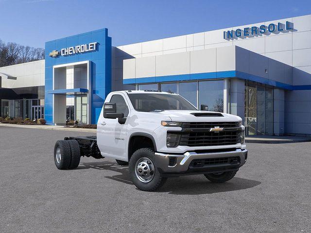 2025 Chevrolet Silverado 3500 HD Chassis Cab Vehicle Photo in DANBURY, CT 06810-5034