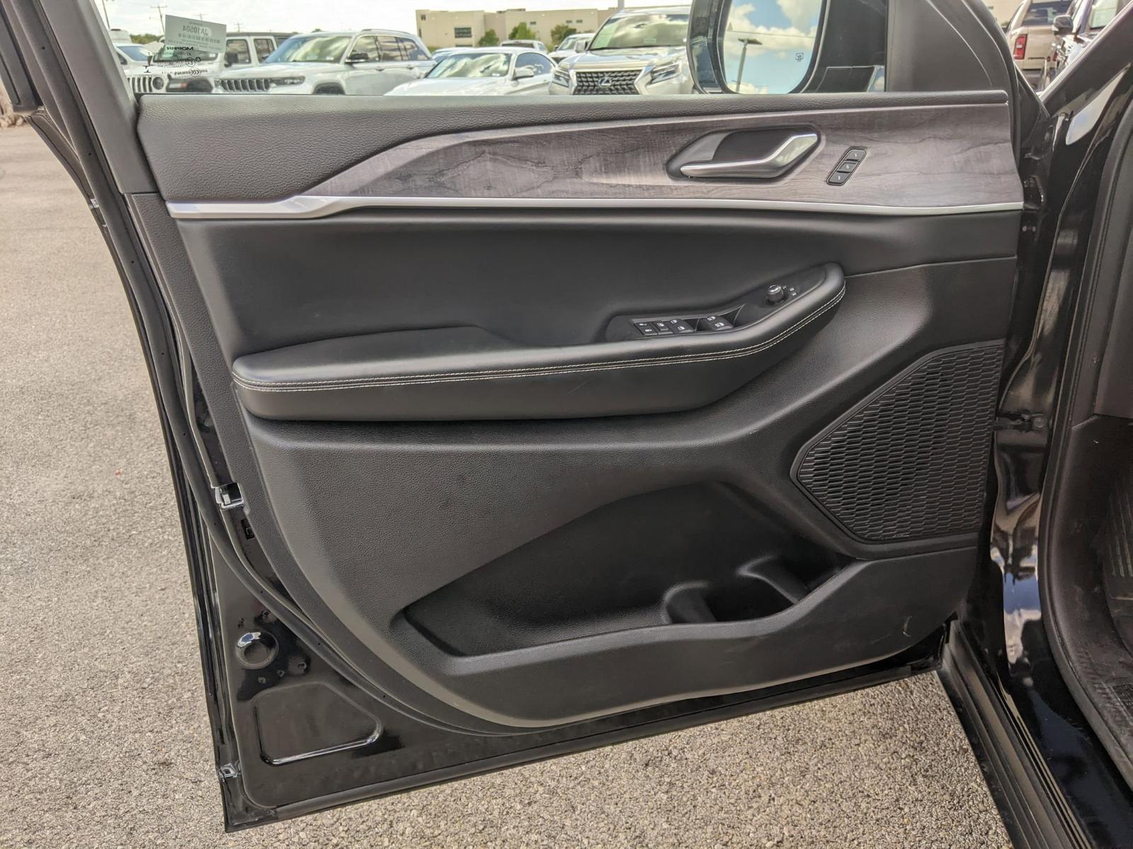 2023 Jeep Grand Cherokee Vehicle Photo in Seguin, TX 78155
