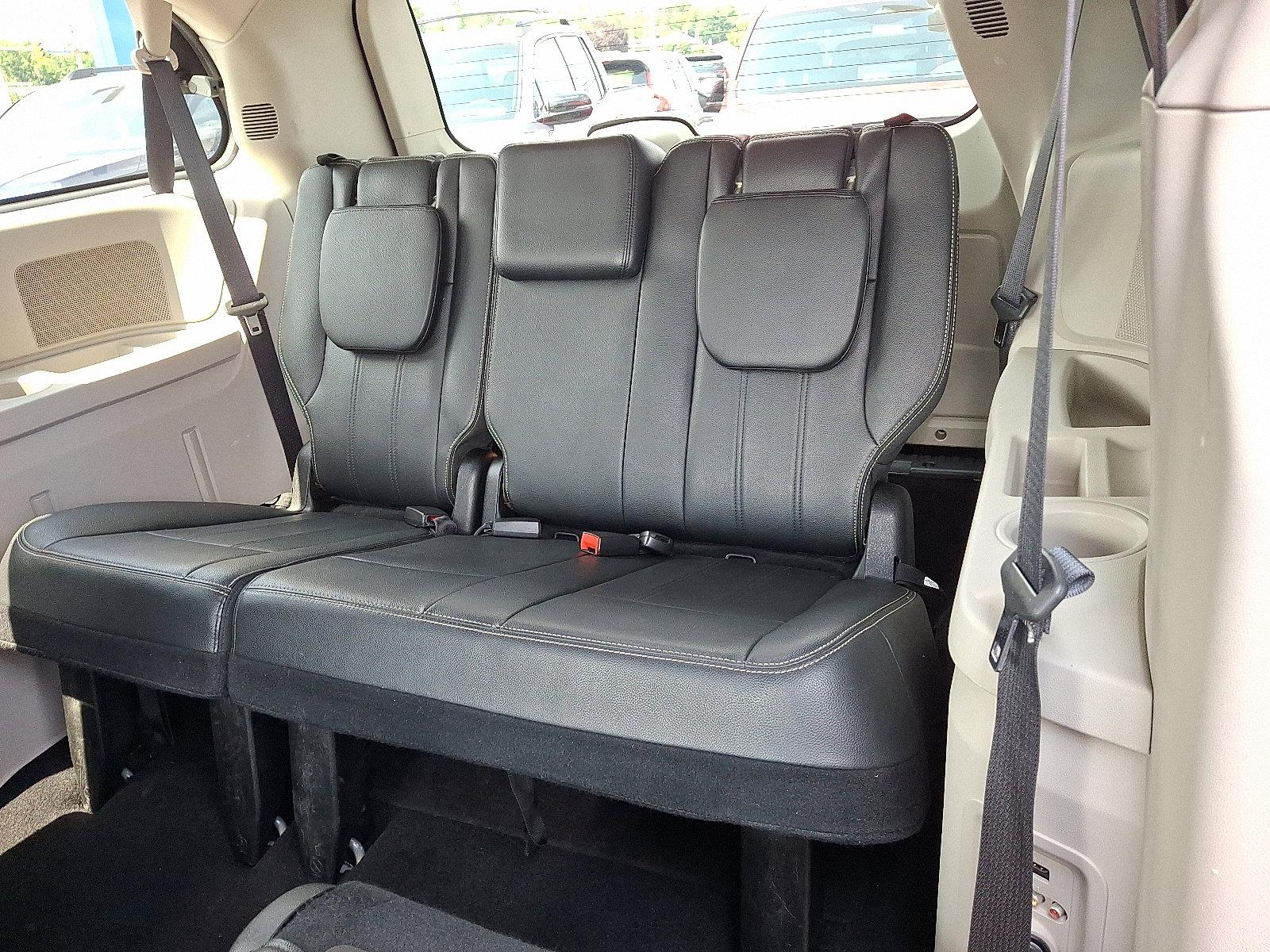 2016 Chrysler Town & Country Vehicle Photo in Harrisburg, PA 17111