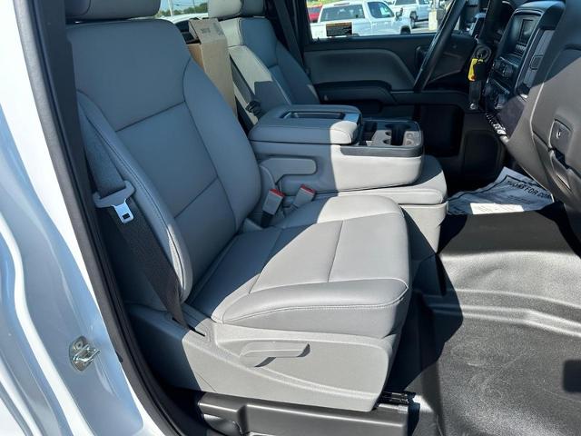 2024 Chevrolet Silverado 5500 HD Vehicle Photo in COLUMBIA, MO 65203-3903