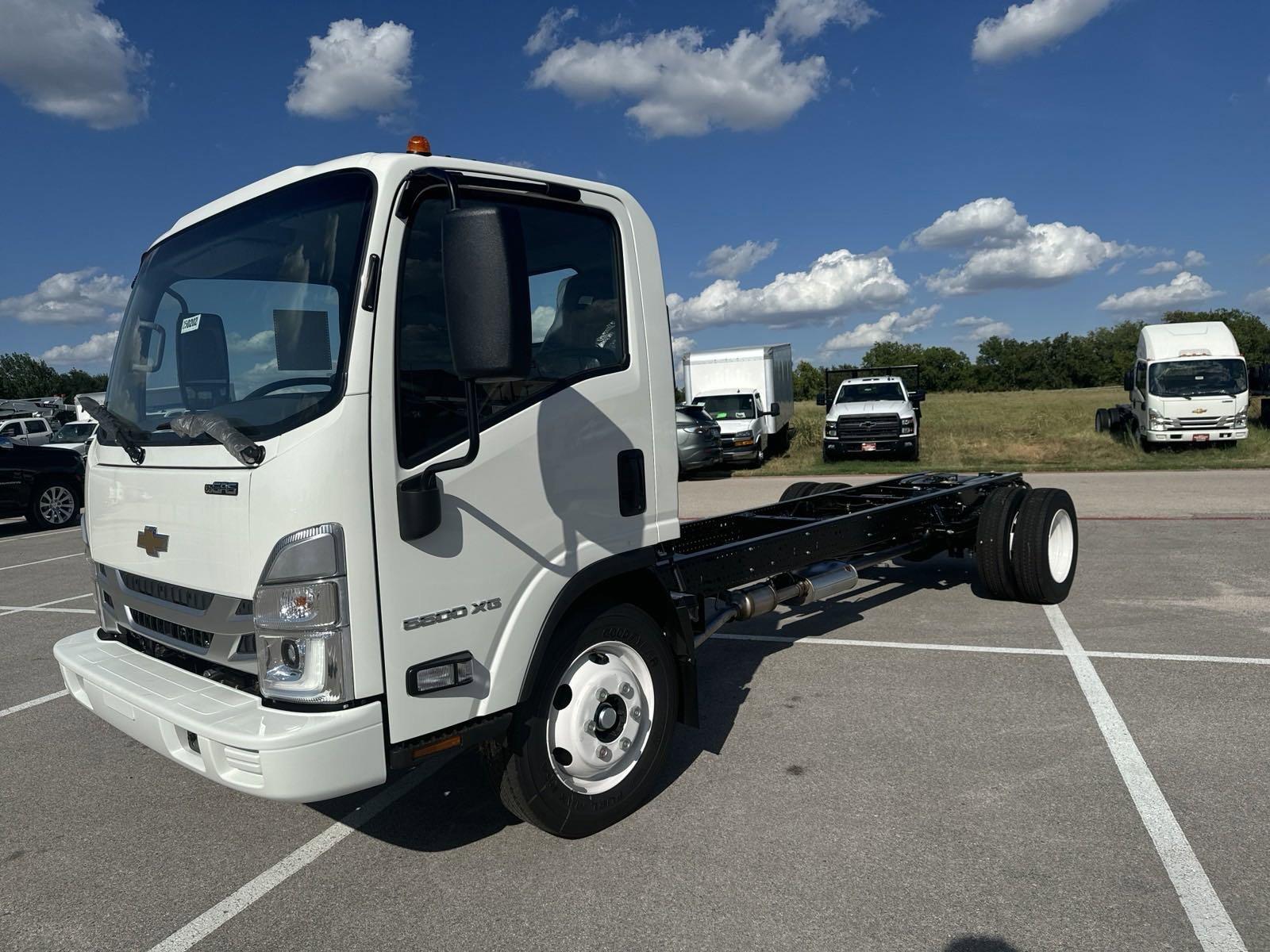 2025 Chevrolet Low Cab Forward 5500 XG Vehicle Photo in GEORGETOWN, TX 78626-7508