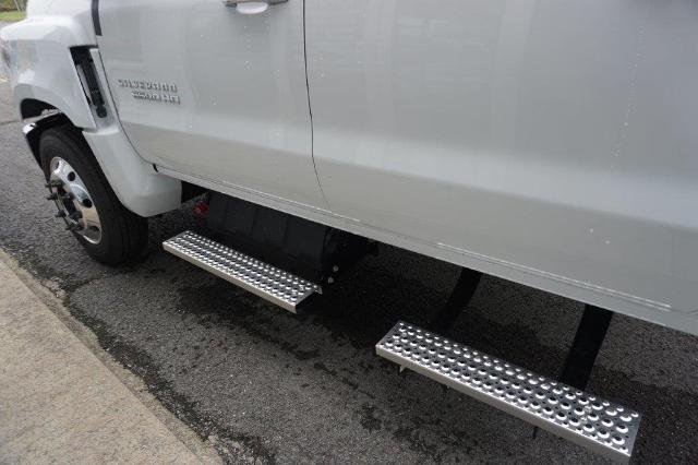 2024 Chevrolet Silverado Chassis Cab Vehicle Photo in FAIRMONT, WV 26554-2318