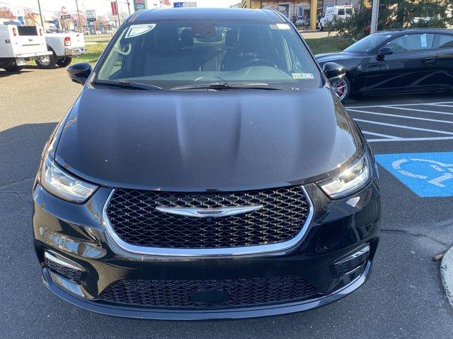 2025 Chrysler Pacifica Vehicle Photo in Doylsetown, PA 18901