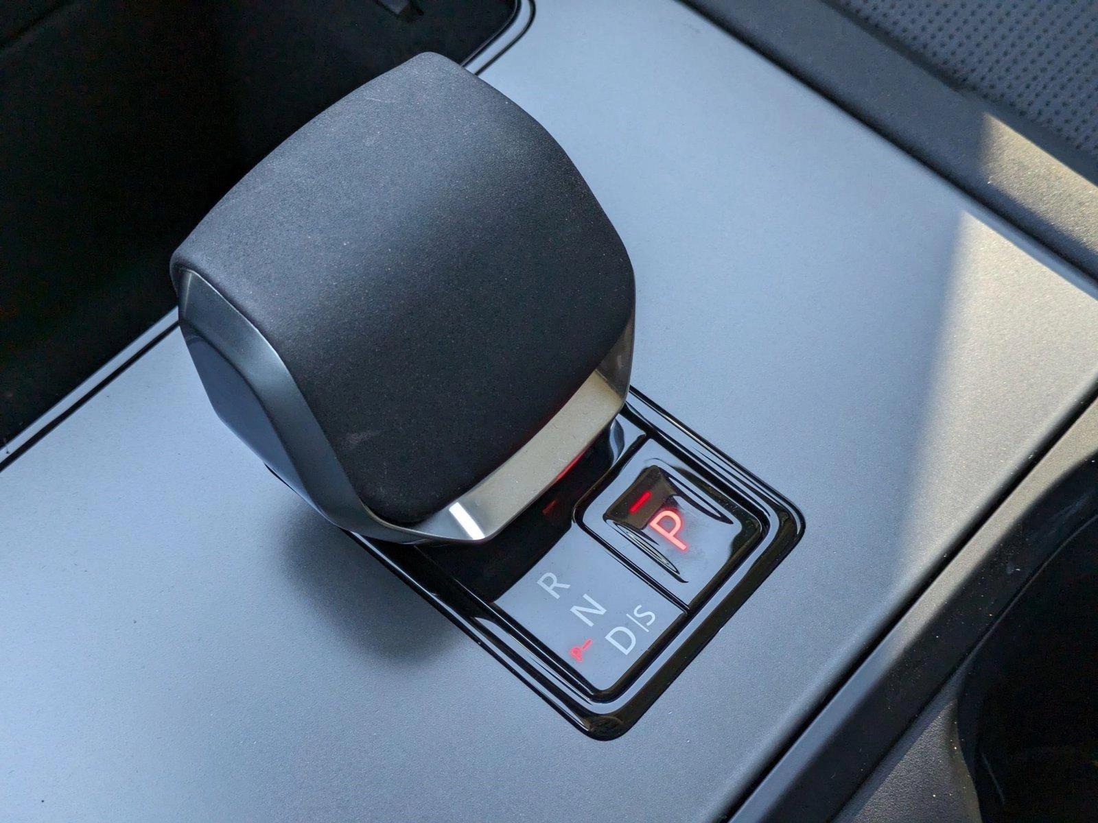 2025 Land Rover Discovery Sport Vehicle Photo in Bethesda, MD 20852