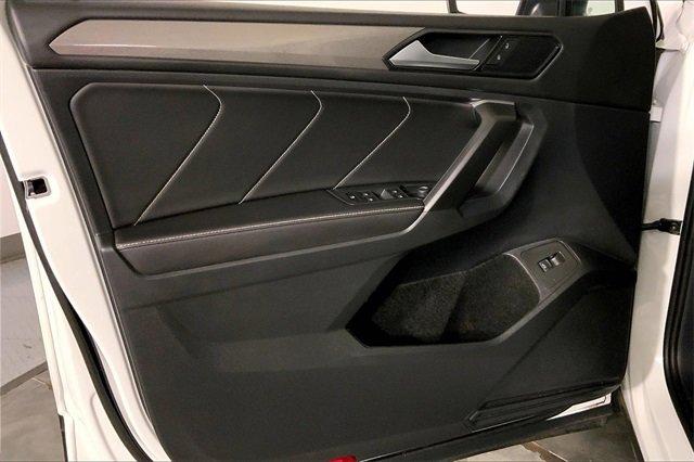 2024 Volkswagen Tiguan Vehicle Photo in KANSAS CITY, MO 64114-4502