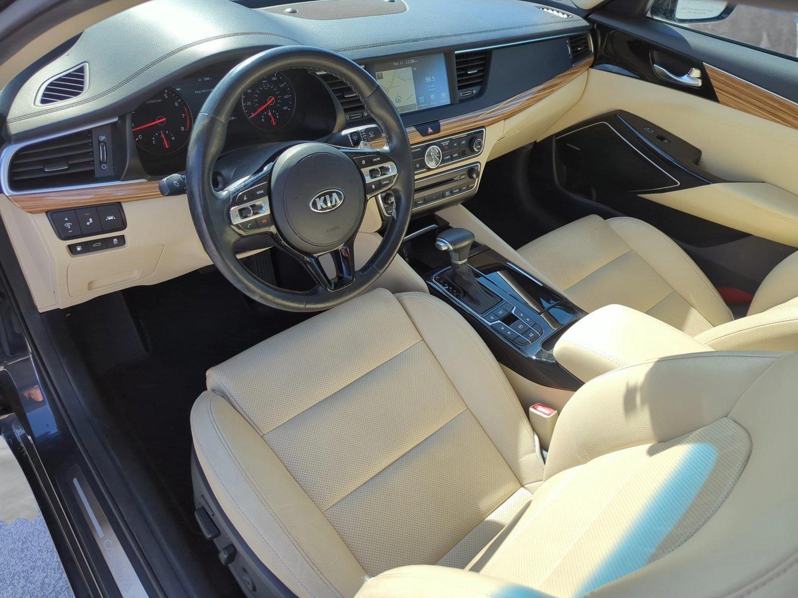 2017 Kia Cadenza Vehicle Photo in Ft. Myers, FL 33907