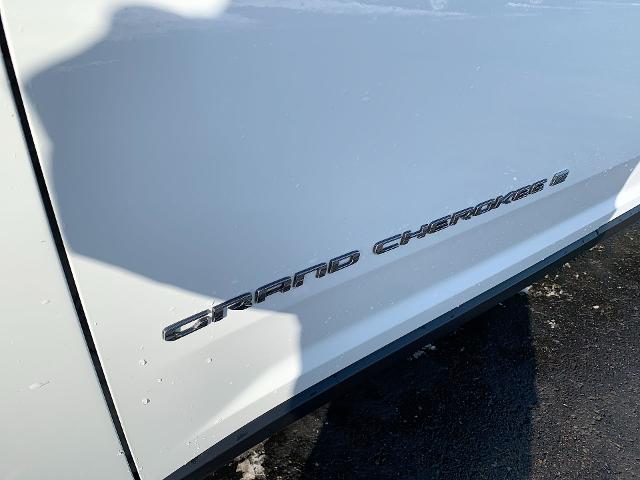 2021 Jeep Grand Cherokee L Vehicle Photo in MOON TOWNSHIP, PA 15108-2571