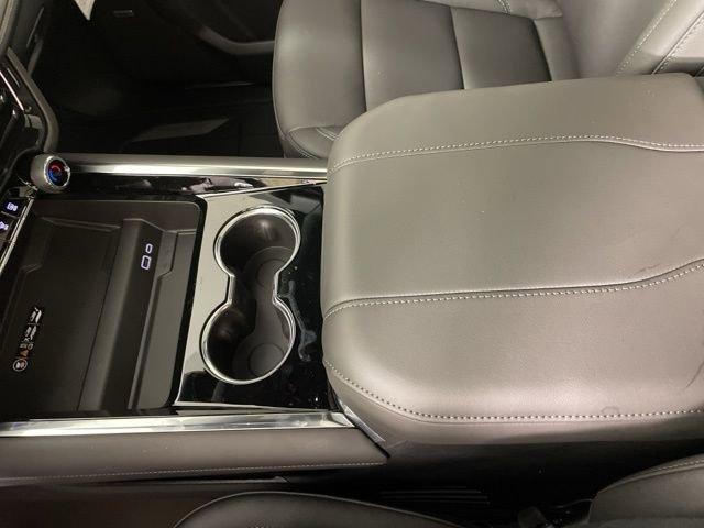2025 Chevrolet Suburban Vehicle Photo in PHOENIX, AZ 85014-3381
