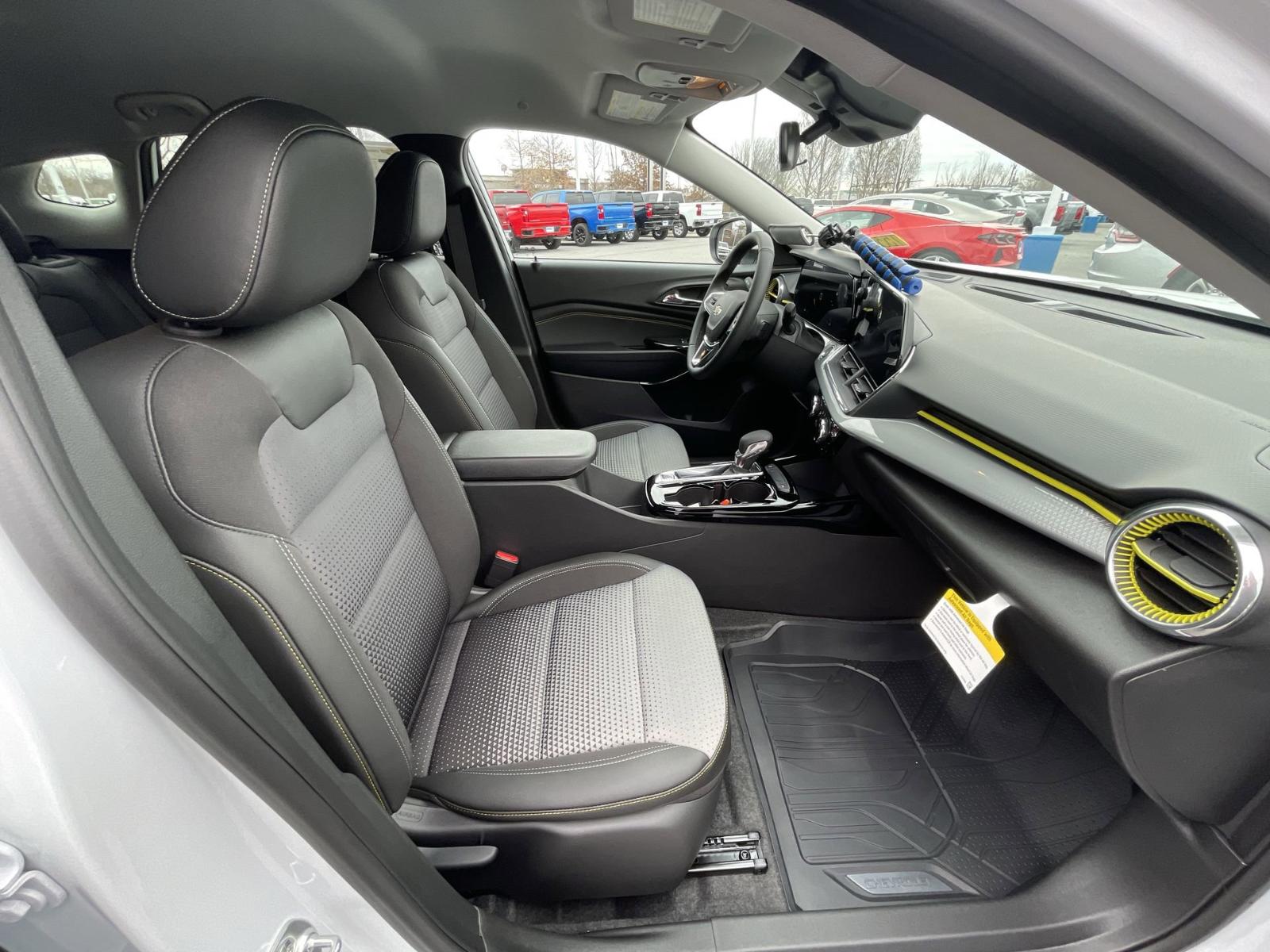 2025 Chevrolet Trax Vehicle Photo in BENTONVILLE, AR 72712-4322