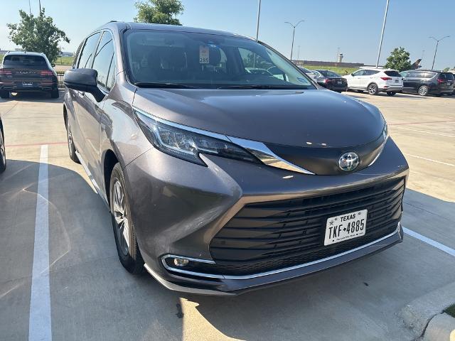 2023 Toyota Sienna Vehicle Photo in Grapevine, TX 76051