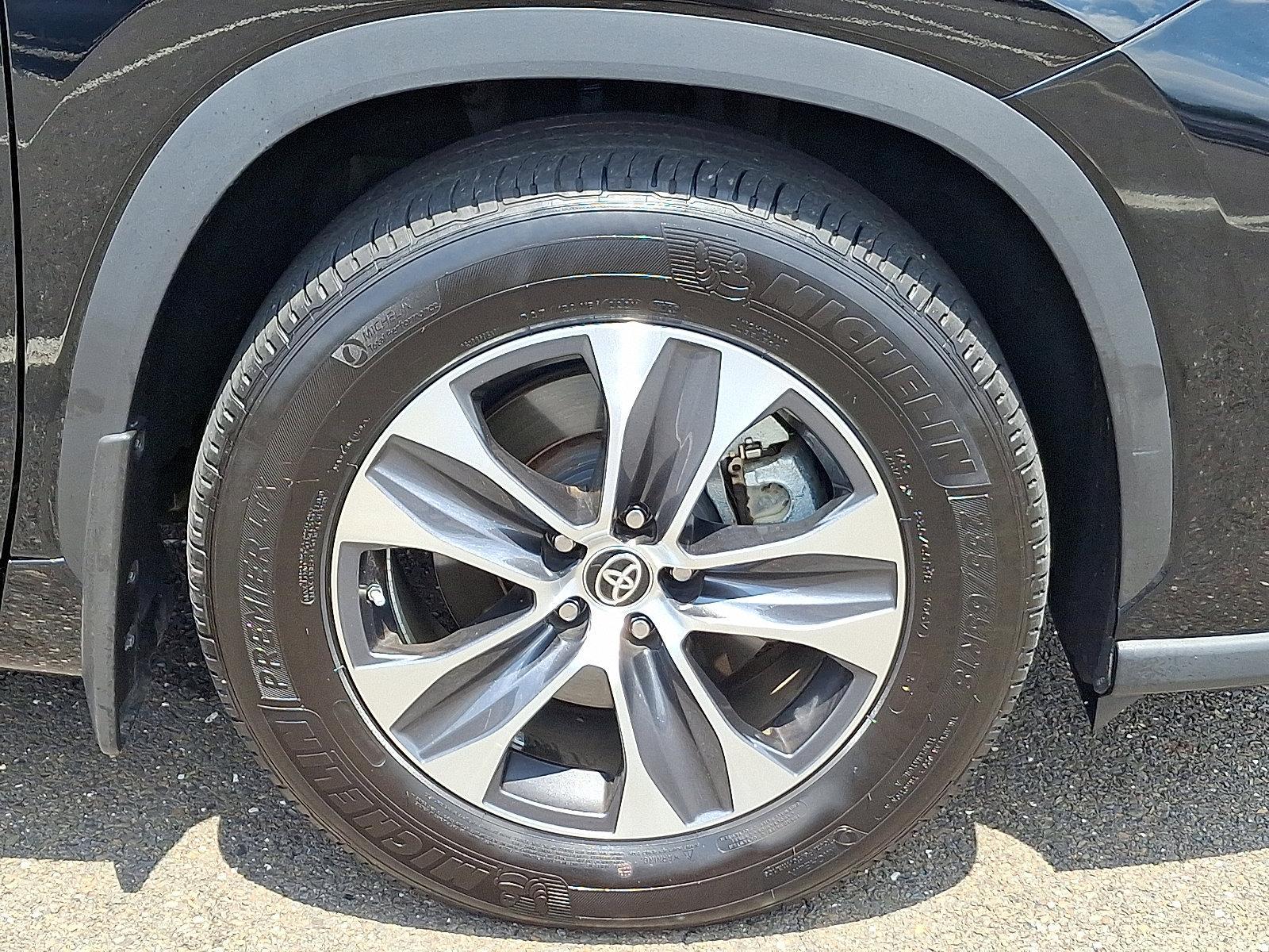 2024 Toyota Highlander Vehicle Photo in Trevose, PA 19053
