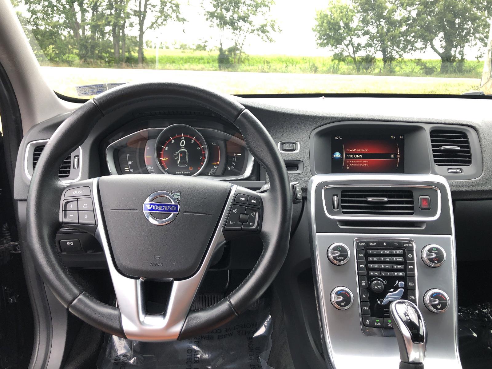 2017 Volvo V60 Cross Country Vehicle Photo in Mechanicsburg, PA 17050