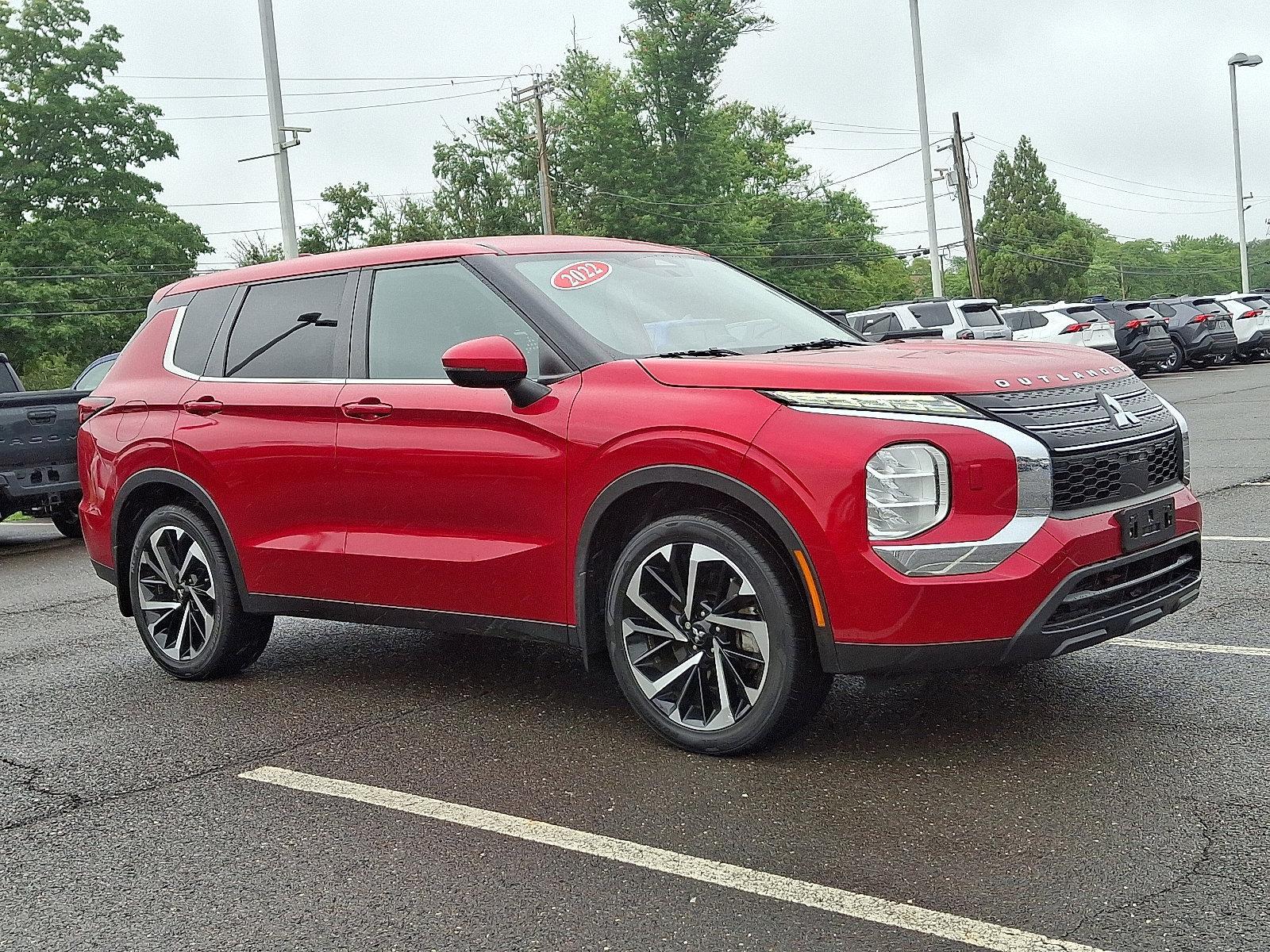 2022 Mitsubishi Outlander Vehicle Photo in Trevose, PA 19053