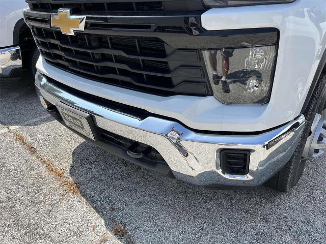 2024 Chevrolet Silverado 3500 HD Chassis Cab Vehicle Photo in ALCOA, TN 37701-3235