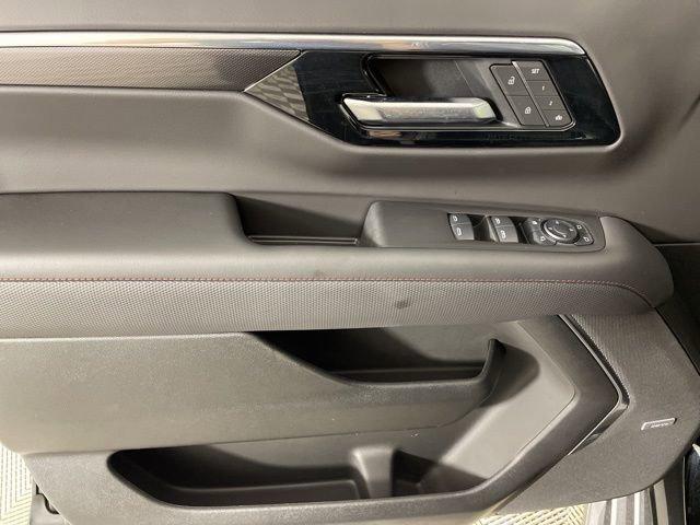 2025 Chevrolet Suburban Vehicle Photo in PHOENIX, AZ 85014-3381