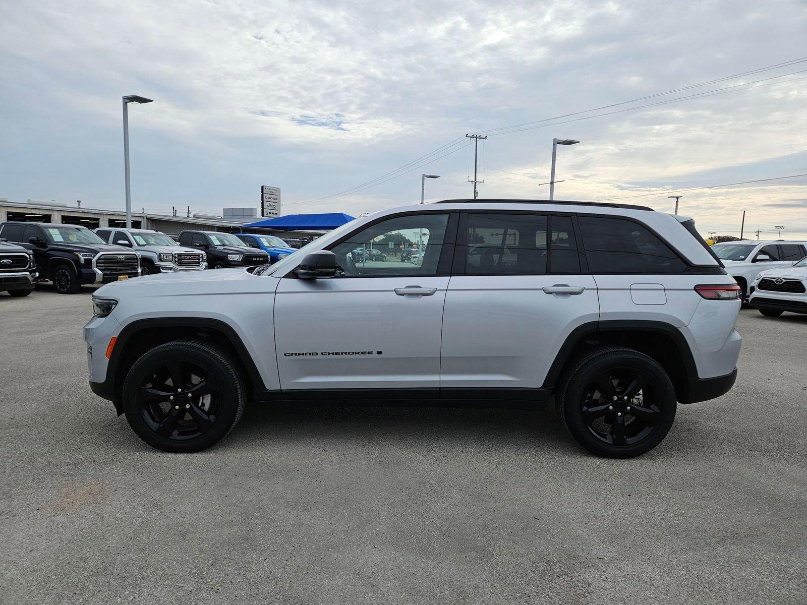 2022 Jeep Grand Cherokee Vehicle Photo in Seguin, TX 78155