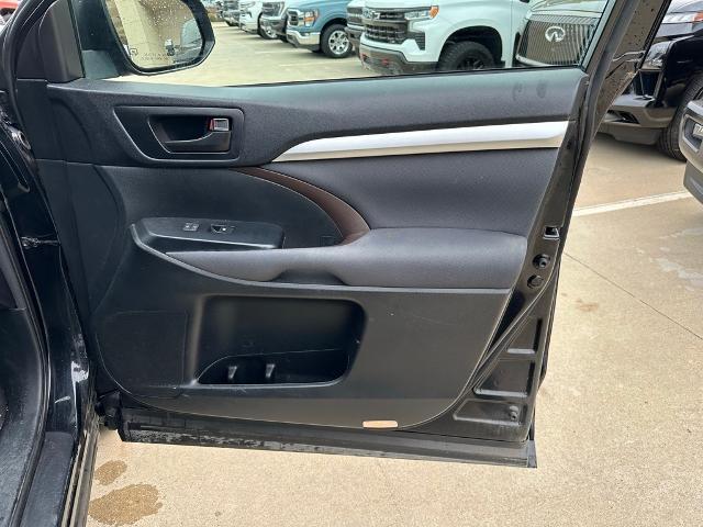 2017 Toyota Highlander Vehicle Photo in Grapevine, TX 76051
