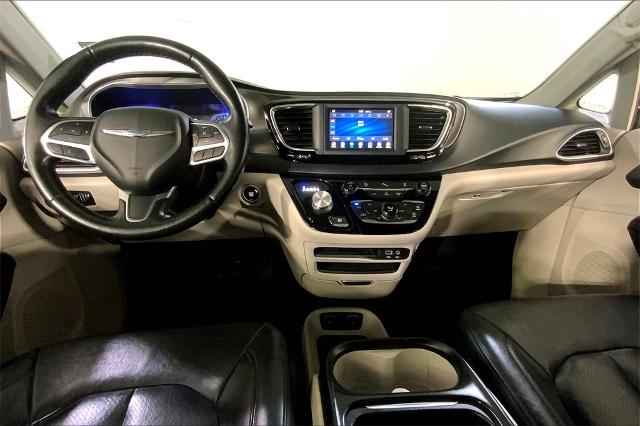 2020 Chrysler Pacifica Vehicle Photo in Lees Summit, MO 64086