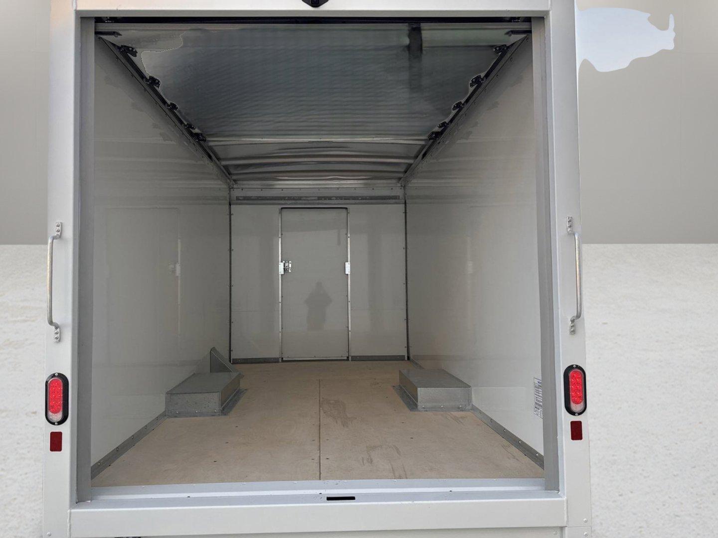 2024 Chevrolet Express Cutaway 3500 Vehicle Photo in GEORGETOWN, TX 78626-7508