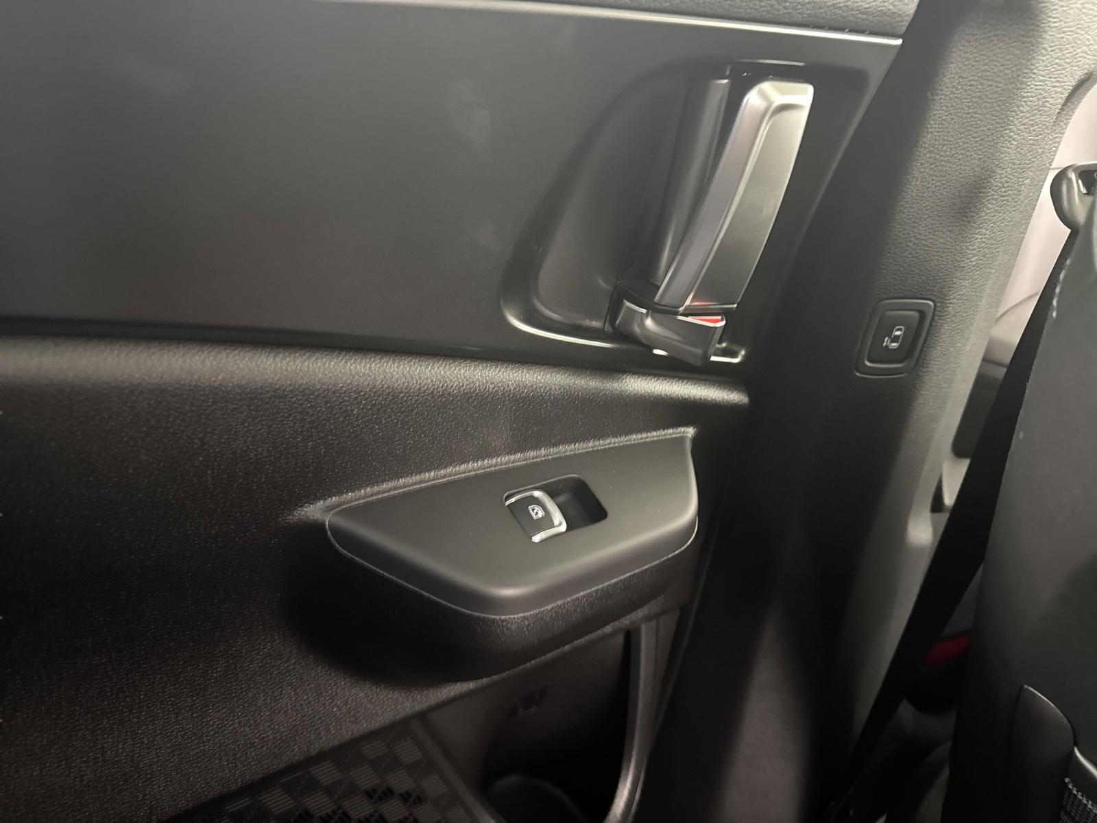 2025 Kia Carnival Hybrid Vehicle Photo in GEORGETOWN, TX 78626-7508