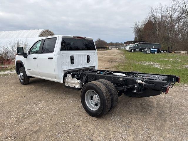 2025 GMC Sierra 3500 HD Chassis Cab Vehicle Photo in MEDINA, OH 44256-9631