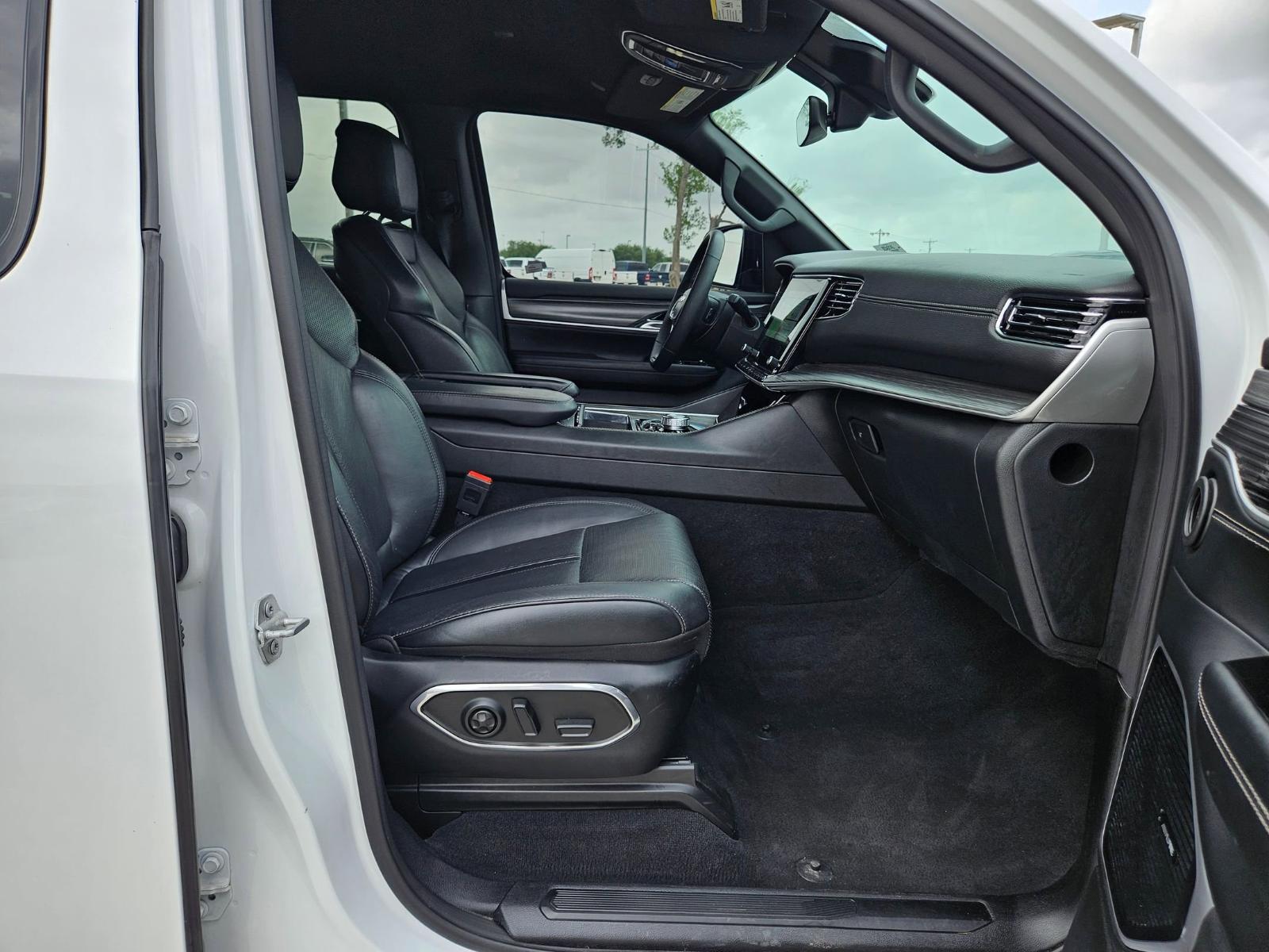 2023 Jeep Wagoneer Vehicle Photo in Seguin, TX 78155