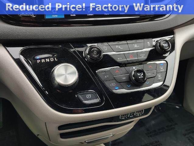 2024 Chrysler Pacifica Vehicle Photo in GREEN BAY, WI 54304-5303