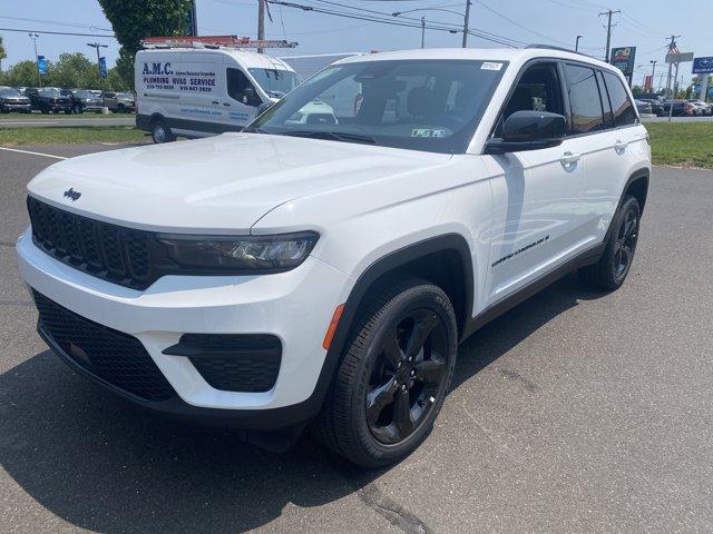 2025 Jeep Grand Cherokee Vehicle Photo in Doylsetown, PA 18901