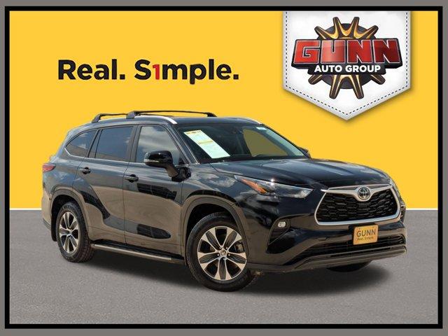 2023 Toyota Highlander Vehicle Photo in SELMA, TX 78154-1460