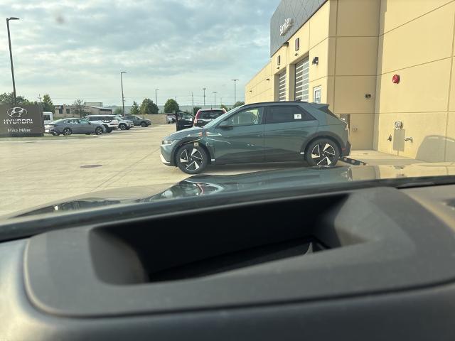 2024 BMW X6 xDrive40i Vehicle Photo in Peoria, IL 61615