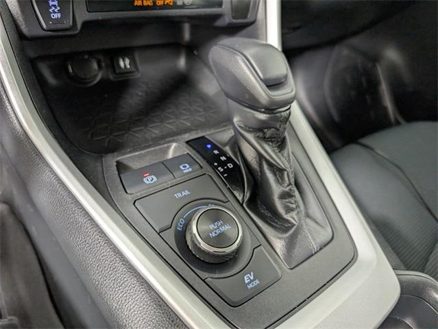 2019 Toyota RAV4 Vehicle Photo in ENGLEWOOD, CO 80113-6708