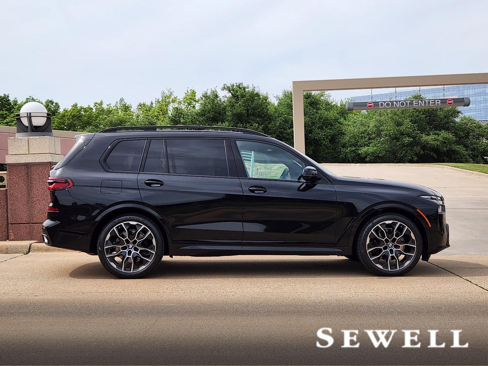 2025 BMW X7 xDrive40i Vehicle Photo in PLANO, TX 75024