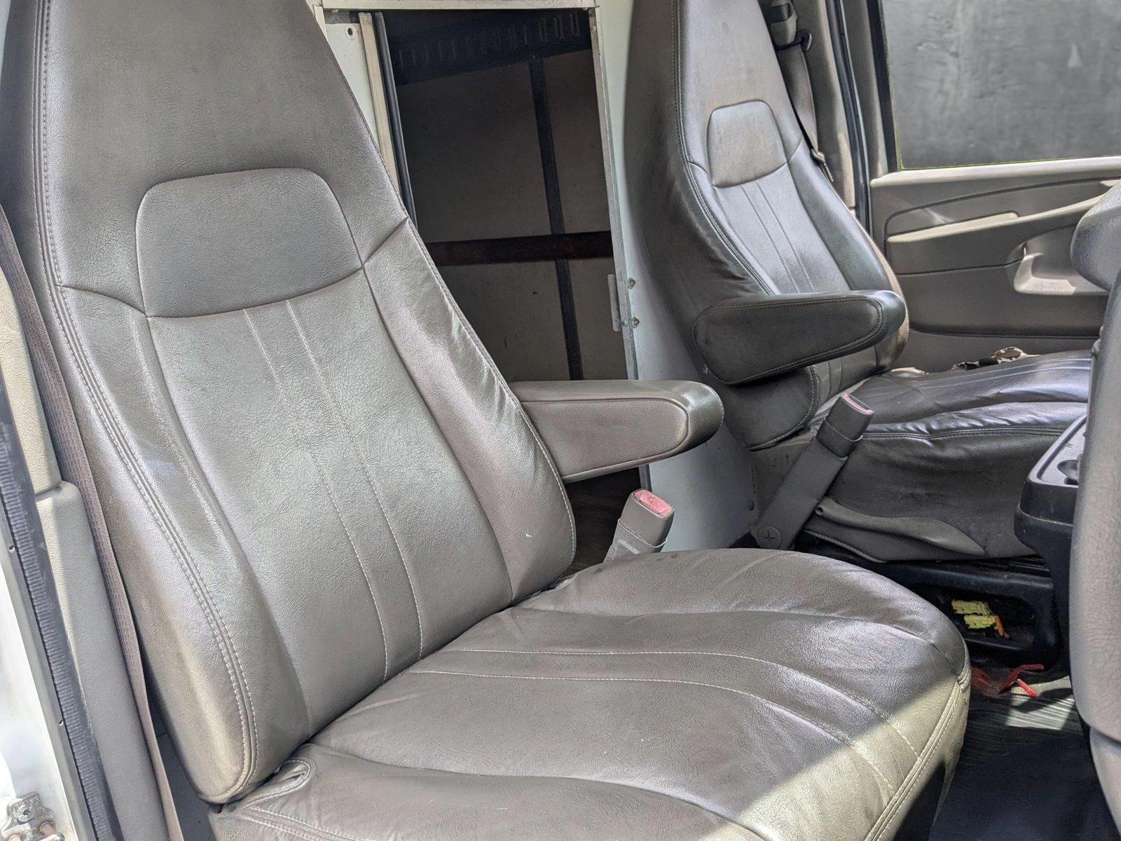 2013 Chevrolet Express Cutaway 3500 Vehicle Photo in PEMBROKE PINES, FL 33024-6534