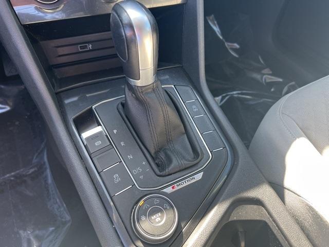 2018 Volkswagen Tiguan Vehicle Photo in GREEN BAY, WI 54304-5303