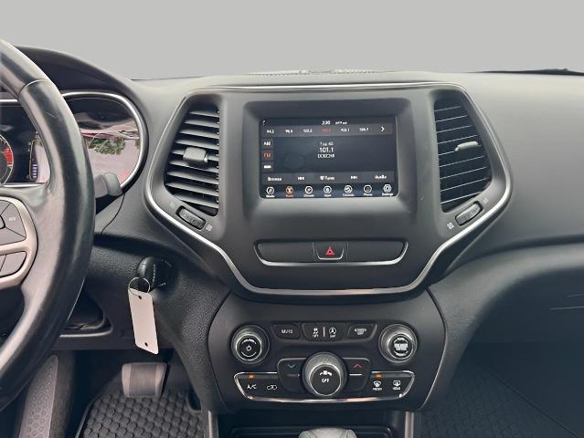 2019 Jeep Cherokee Vehicle Photo in Green Bay, WI 54304