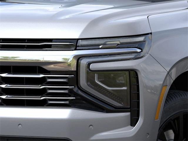 2025 Chevrolet Suburban Vehicle Photo in ENGLEWOOD, CO 80113-6708