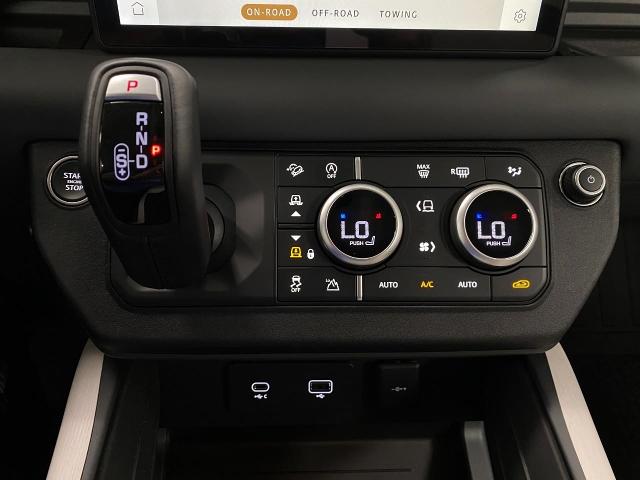 2024 Defender Vehicle Photo in Appleton, WI 54913