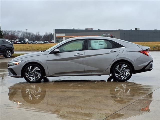 2025 Hyundai ELANTRA Vehicle Photo in Peoria, IL 61615