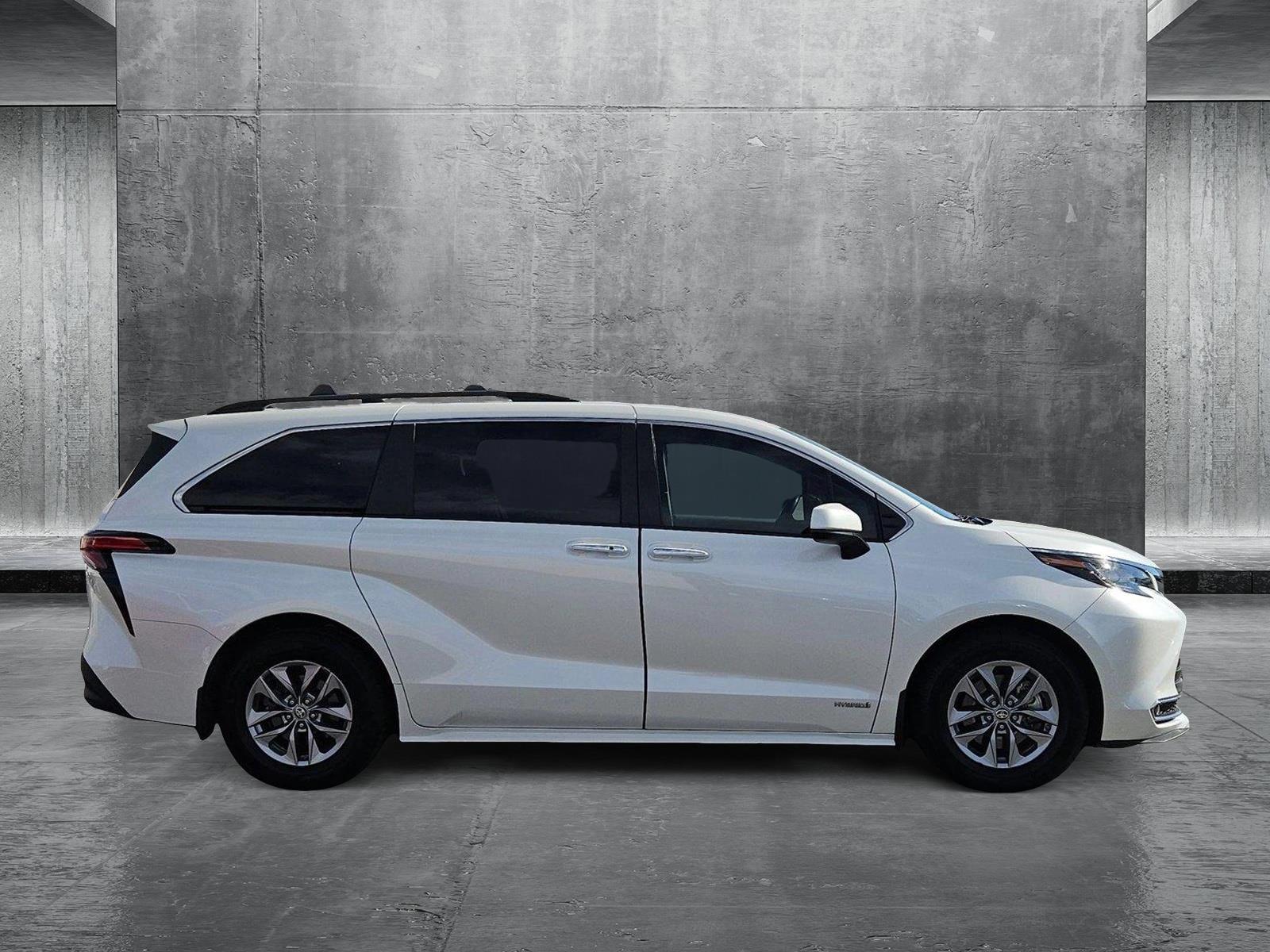 2021 Toyota Sienna Vehicle Photo in GILBERT, AZ 85297-0446