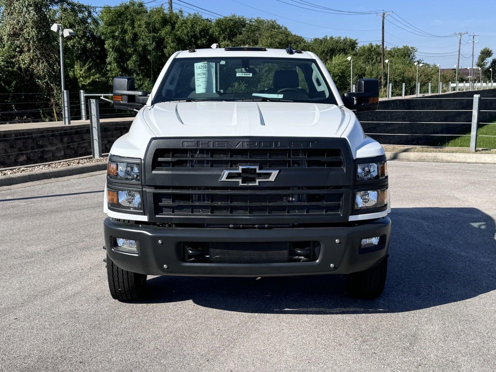 2024 Chevrolet Silverado 6500 HD Vehicle Photo in GEORGETOWN, TX 78626-7508
