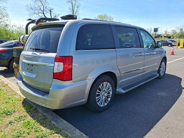 2015 Chrysler Town & Country Vehicle Photo in TREVOSE, PA 19053-4984
