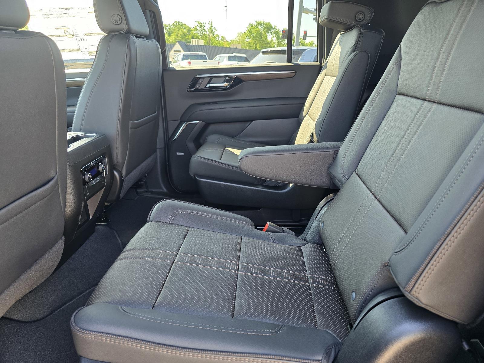 2025 Chevrolet Suburban Vehicle Photo in Rolla, MO 65401