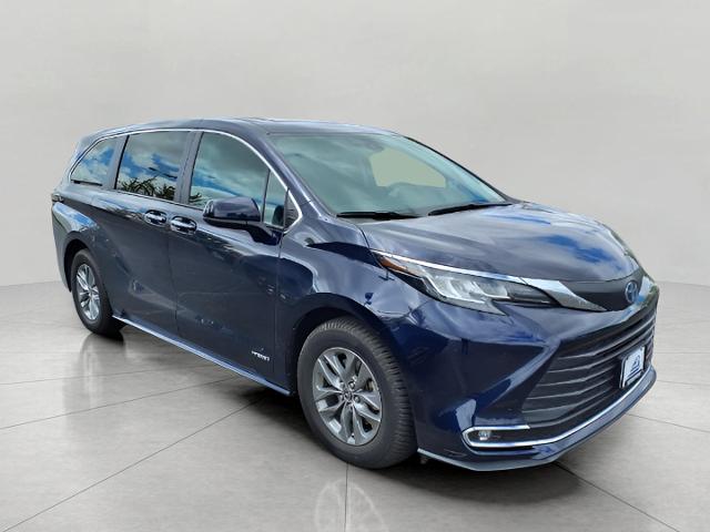 2021 Toyota Sienna Vehicle Photo in Oshkosh, WI 54904