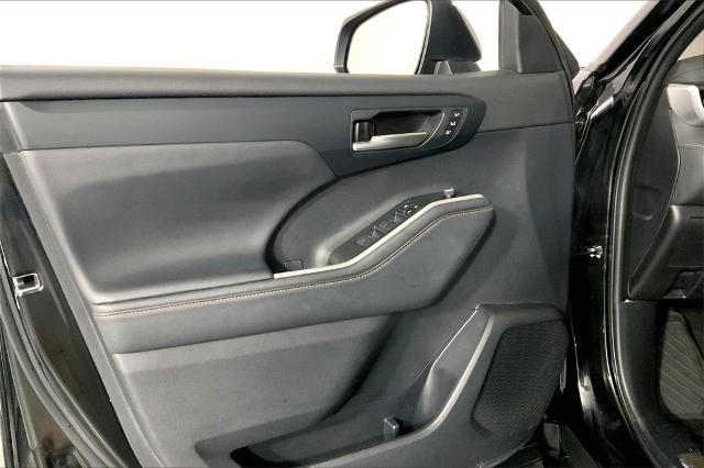 2023 Toyota Highlander Vehicle Photo in Lees Summit, MO 64086