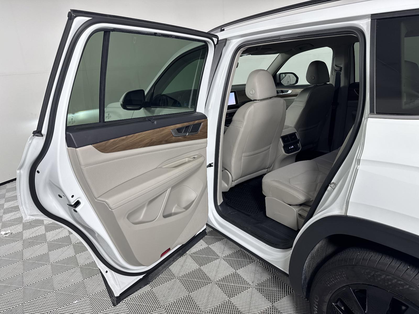 2024 Volkswagen Atlas Vehicle Photo in Georgetown, TX 78626