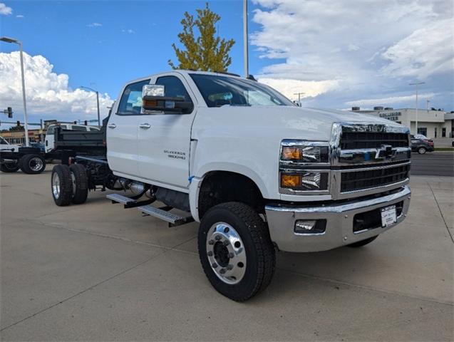 2024 Chevrolet Silverado Chassis Cab Vehicle Photo in ENGLEWOOD, CO 80113-6708