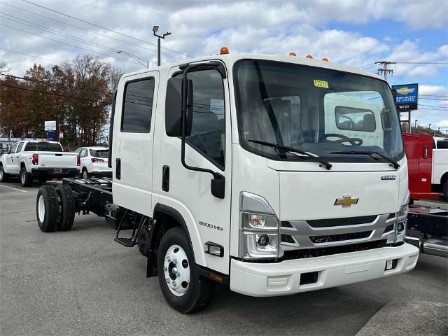 2025 Chevrolet Low Cab Forward 3500 Vehicle Photo in ALCOA, TN 37701-3235